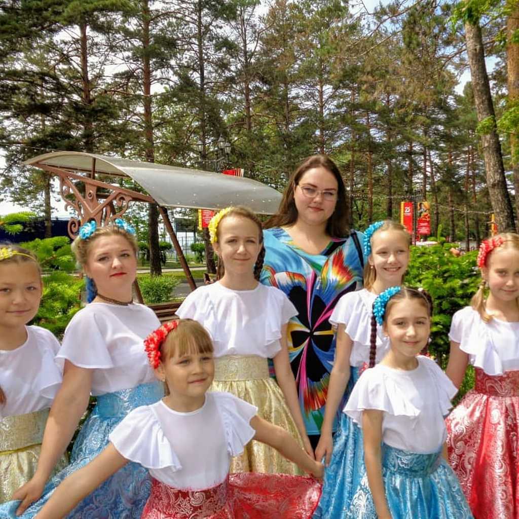 Участие детской вокальной студии «Сияние» в I Фестивале ростовых кукол «Кукляндия», посвящённый Дню защиты детей.